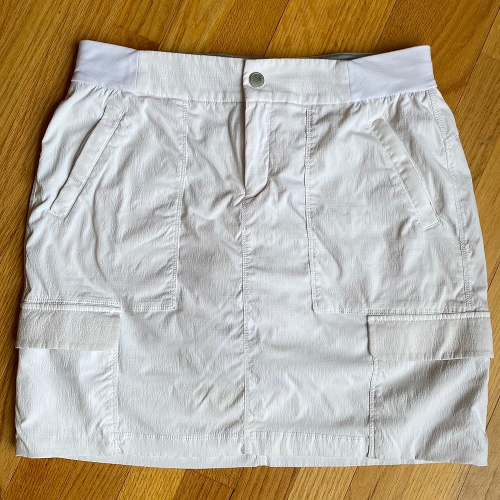 White Athleta cargo skort